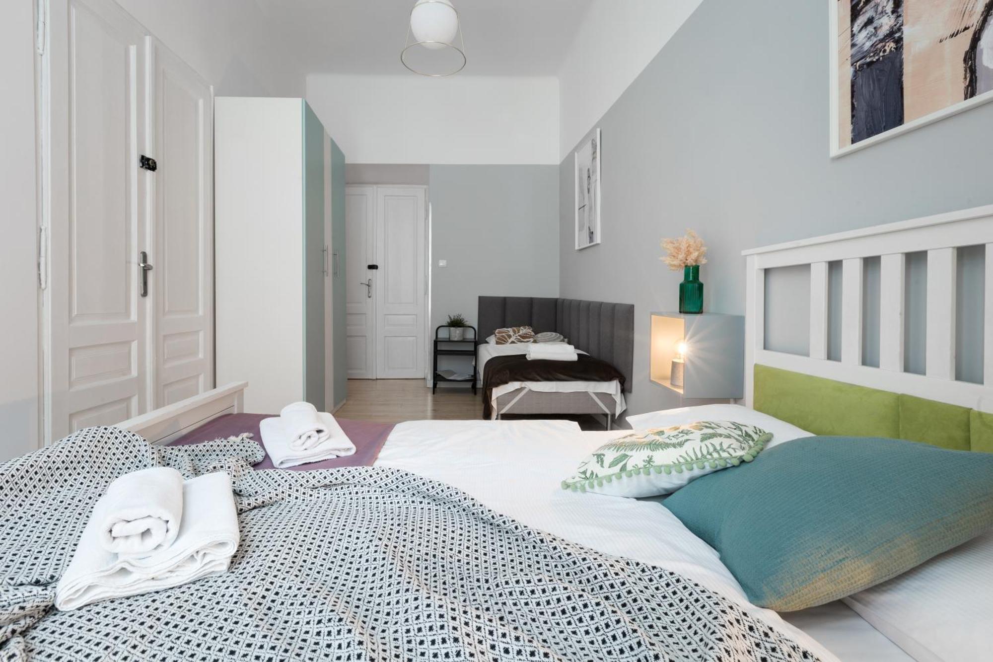 Friendhouse Apartments Avenue Краков Экстерьер фото