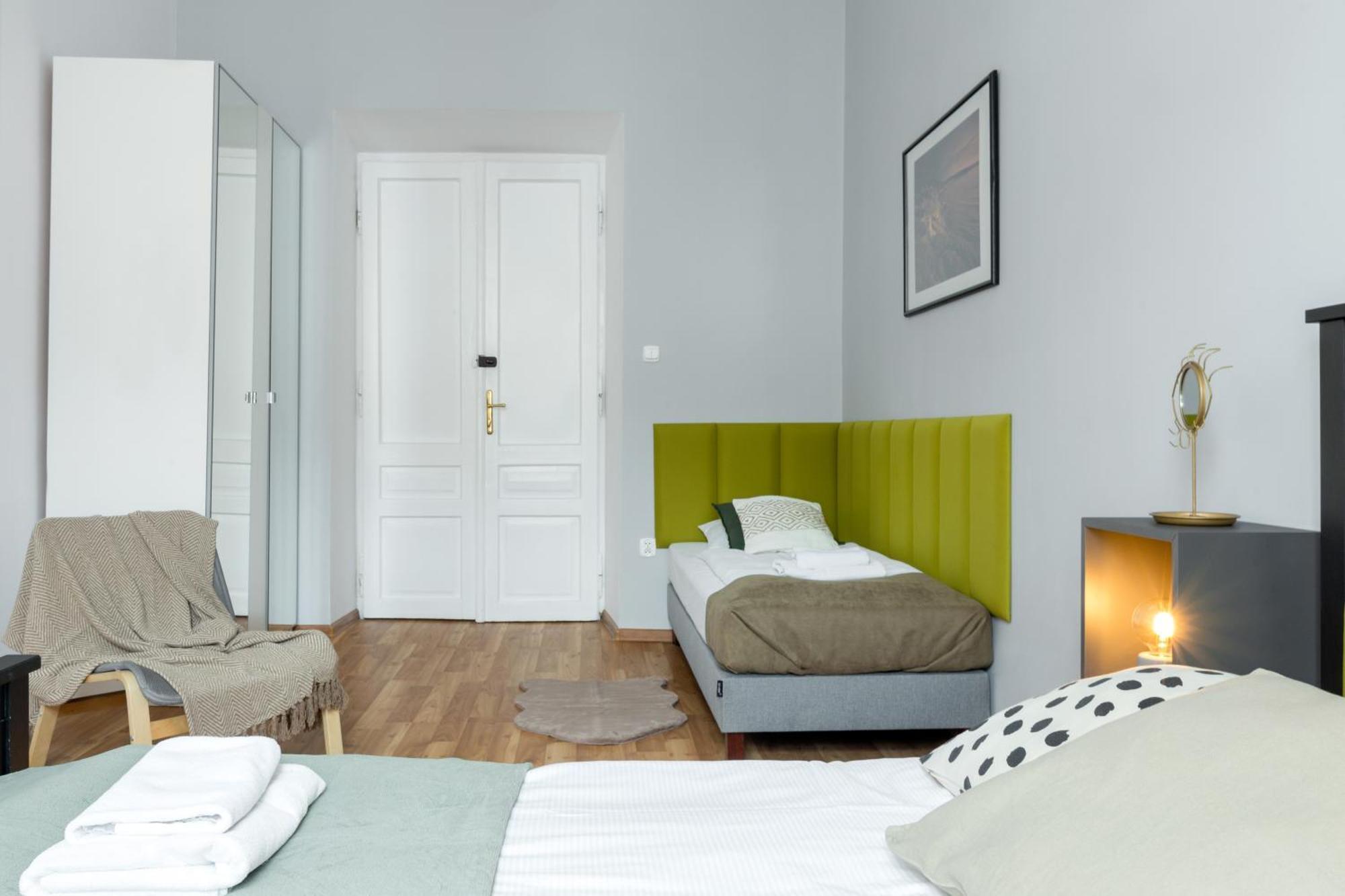 Friendhouse Apartments Avenue Краков Экстерьер фото