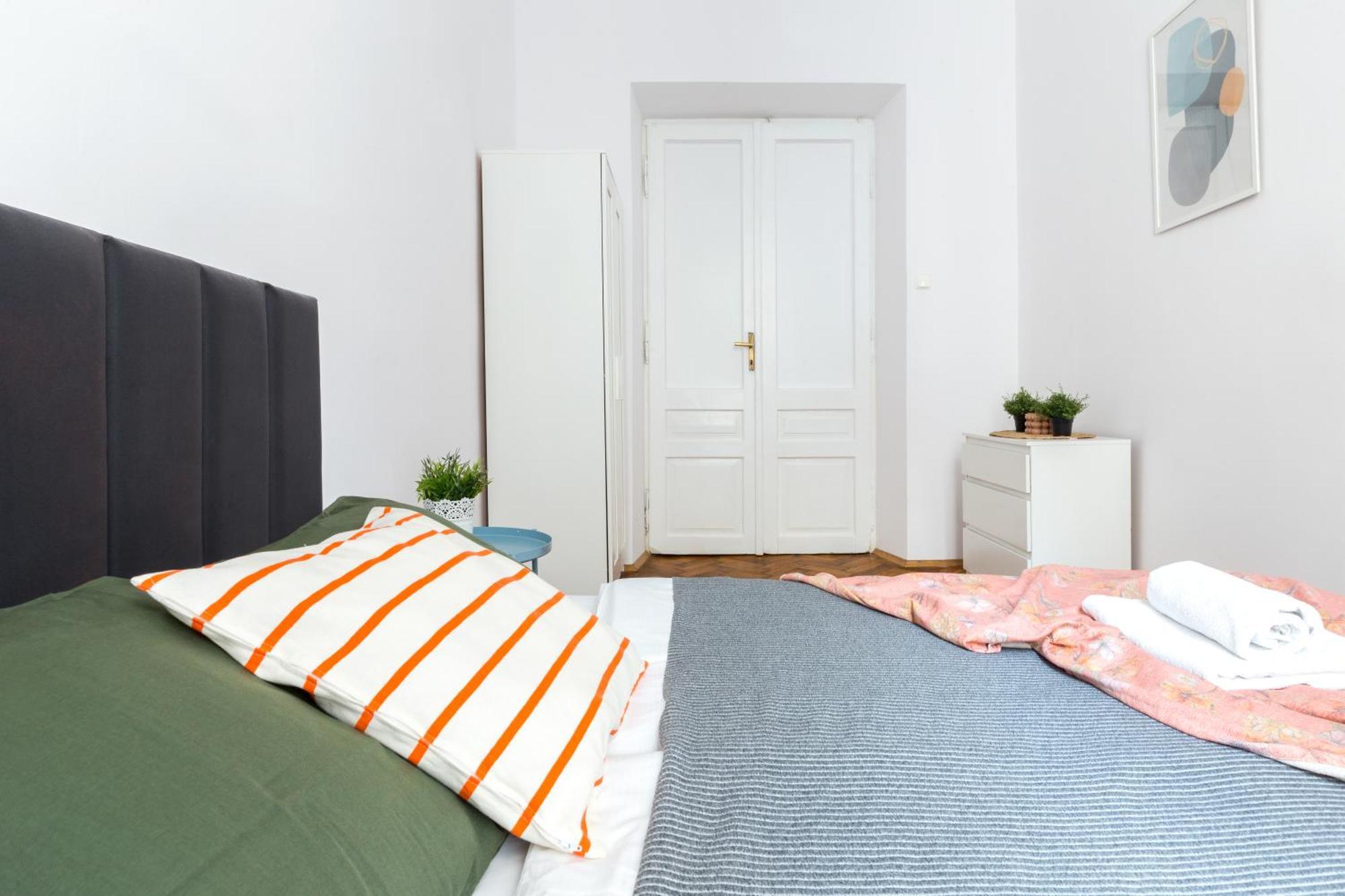 Friendhouse Apartments Avenue Краков Экстерьер фото