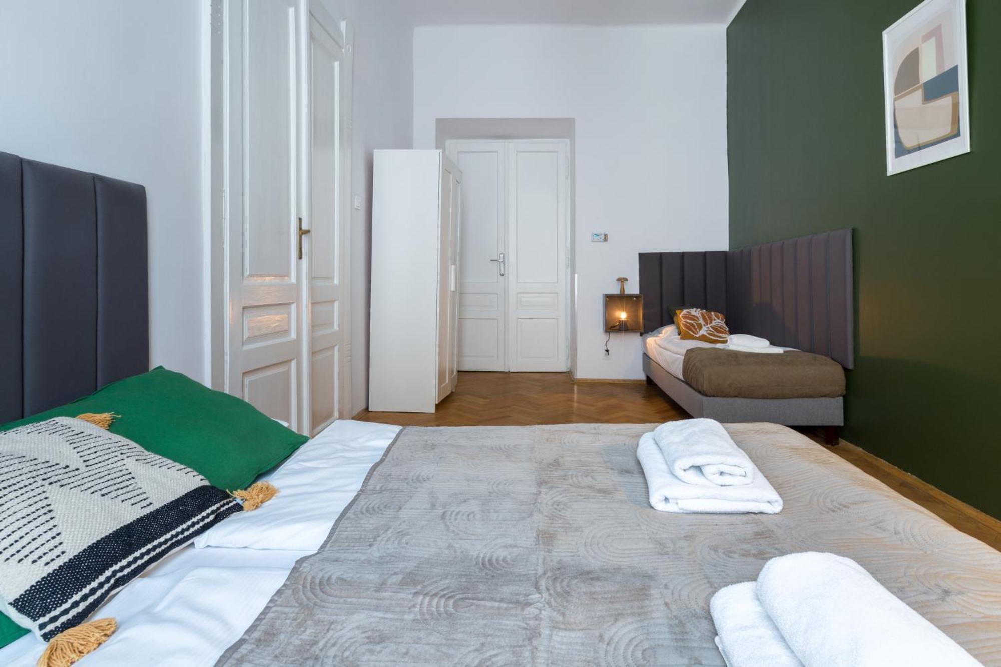 Friendhouse Apartments Avenue Краков Экстерьер фото